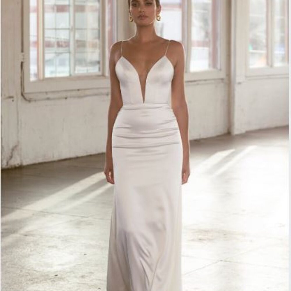 Sarah Seven Jaz Size 2 Never Worn, Never Altered